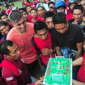 tiup lilin dari milanisti
